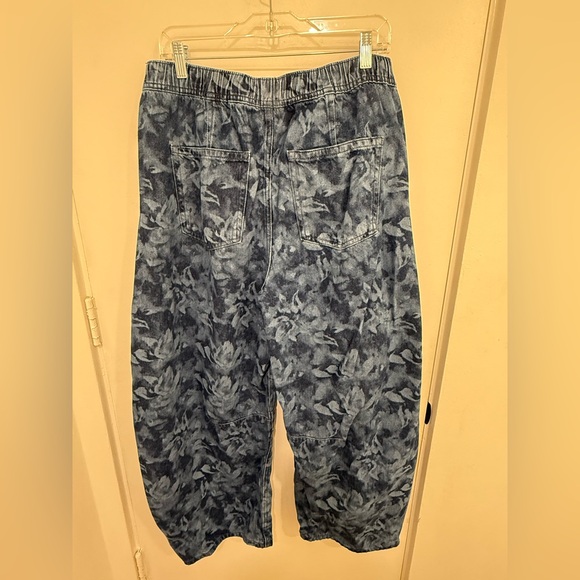 GAP Mid Rise UltraSoft Easy Horseshoe Jeans in Navy Blue Floral (M) - Picture 5 of 8